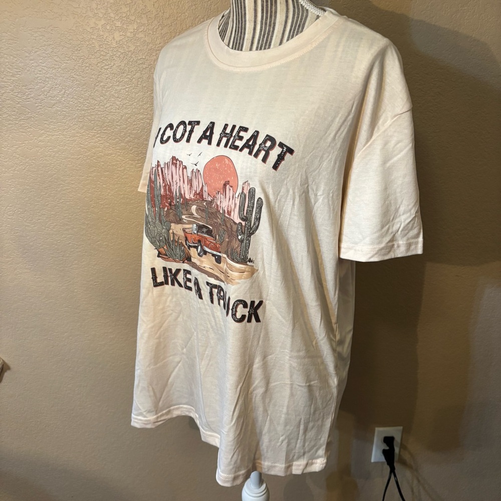 NEW Graphic Tee XL Cream Desert Scene Heart Like a Truck Country Western Lightwt - Picture 7 of 13